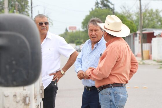 Avanzan trabajos de alumbrado y bacheo en Nueva Rosita