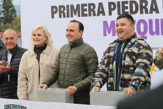 Óscar Ríos Ramírez acompaña al Gobernador en la colocación de la primera piedra del Hospital Muzquiseki