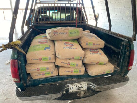 Continúa en San Juan de Sabinas el programa “Ayuda que Transforma” con venta de cemento