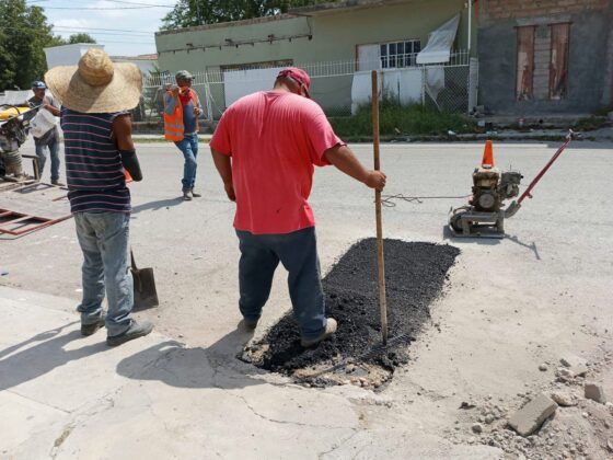 Avanza campaña de bacheo en diversas arterias viales del municipio