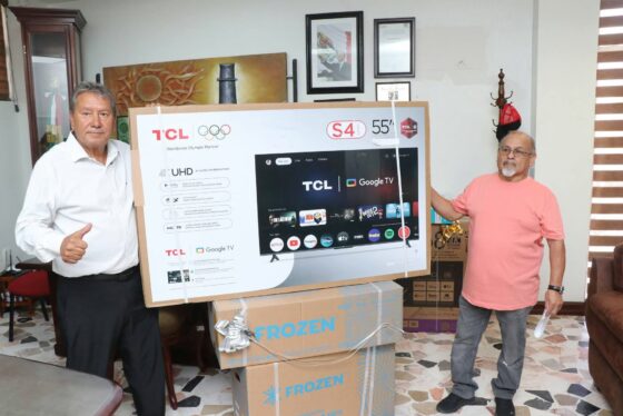 Entrega Óscar Ríos Ramírez premios a contribuyentes cumplidos; reconoce confianza de las familias de San Juan de Sabinas