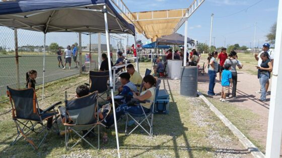 Realizan trabajos de herrería y mantenimiento en el campo deportivo «La Llanta»