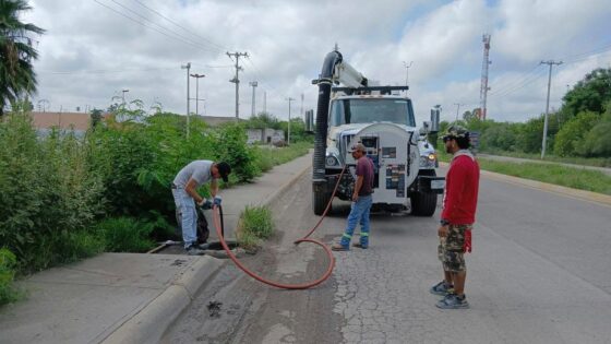 En la Administracion del Alcalde Oscar Rios Ramirez seguimos atendiendo los problemas de drenaje en diferentes arterias de la ciudad.