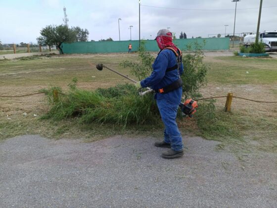 Continúan trabajos de limpieza integral sobre el Boulevard Simón Bolívar en la colonia Independencia