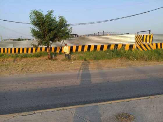 Inician labores de limpieza sobre la calle Benito Juárez y el Libramiento Norte