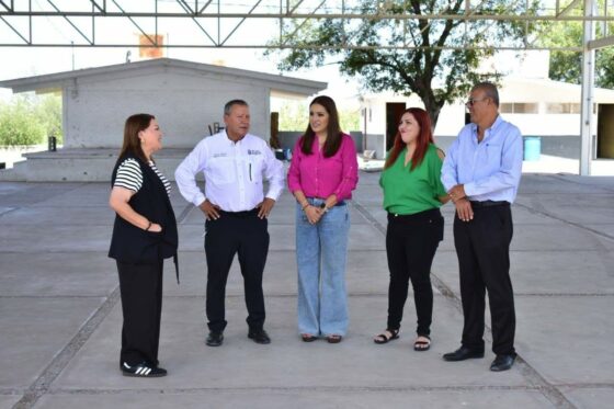 Supervisan labores de limpieza en la Primaria «Lázaro Cárdenas del Río» rumbo al regreso a clases