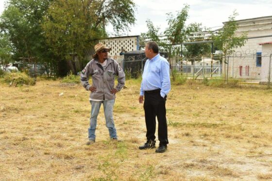 Realizan labores de limpieza en la Secundaria «Carlos Miwa Valdés» de cara al nuevo ciclo escolar