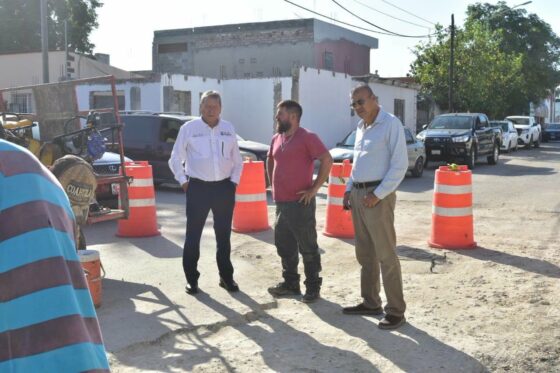 Supervisan bacheo en la calle Reforma y limpieza sobre la Carretera Estatal 20