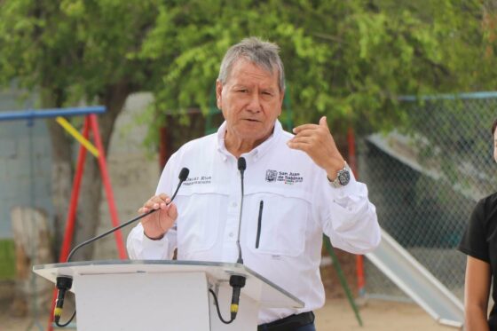 Llega estrategia «Alcalde en tu Escuela» al Ejido Paso del Coyote: entregan minisplit, material deportivo y de limpieza en el Jardín de Niños «Ignacio Allende»