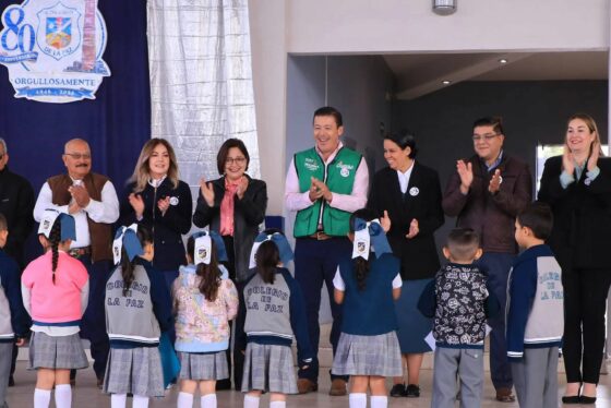 LLEVA ULISES CÁRDENAS APOYOS AL COLEGIO DE LA PAZ